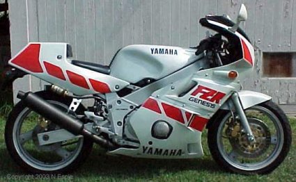 Neil Espie's standard FZR400RSP, side view