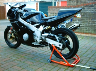 Gary Jakeman's FZR400RSP, update photo