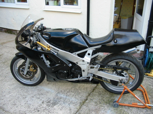 Mike Elliot's 1WG with R1 fairing fitted