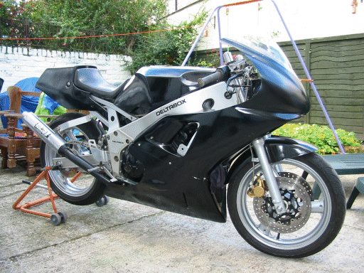 Mike Elliot's 1WG with R1 fairing fitted