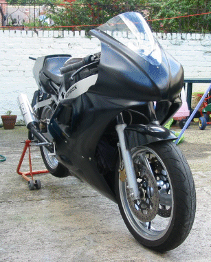 Mike Elliot's 1WG with R1 fairing fitted