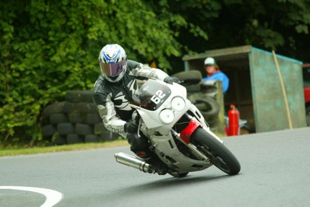 Outlap coming out of the hairpin, Cadwell Park, 26th August 2003